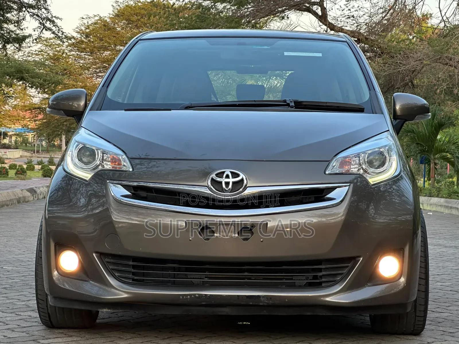 Toyota Ractis 2015 Gray