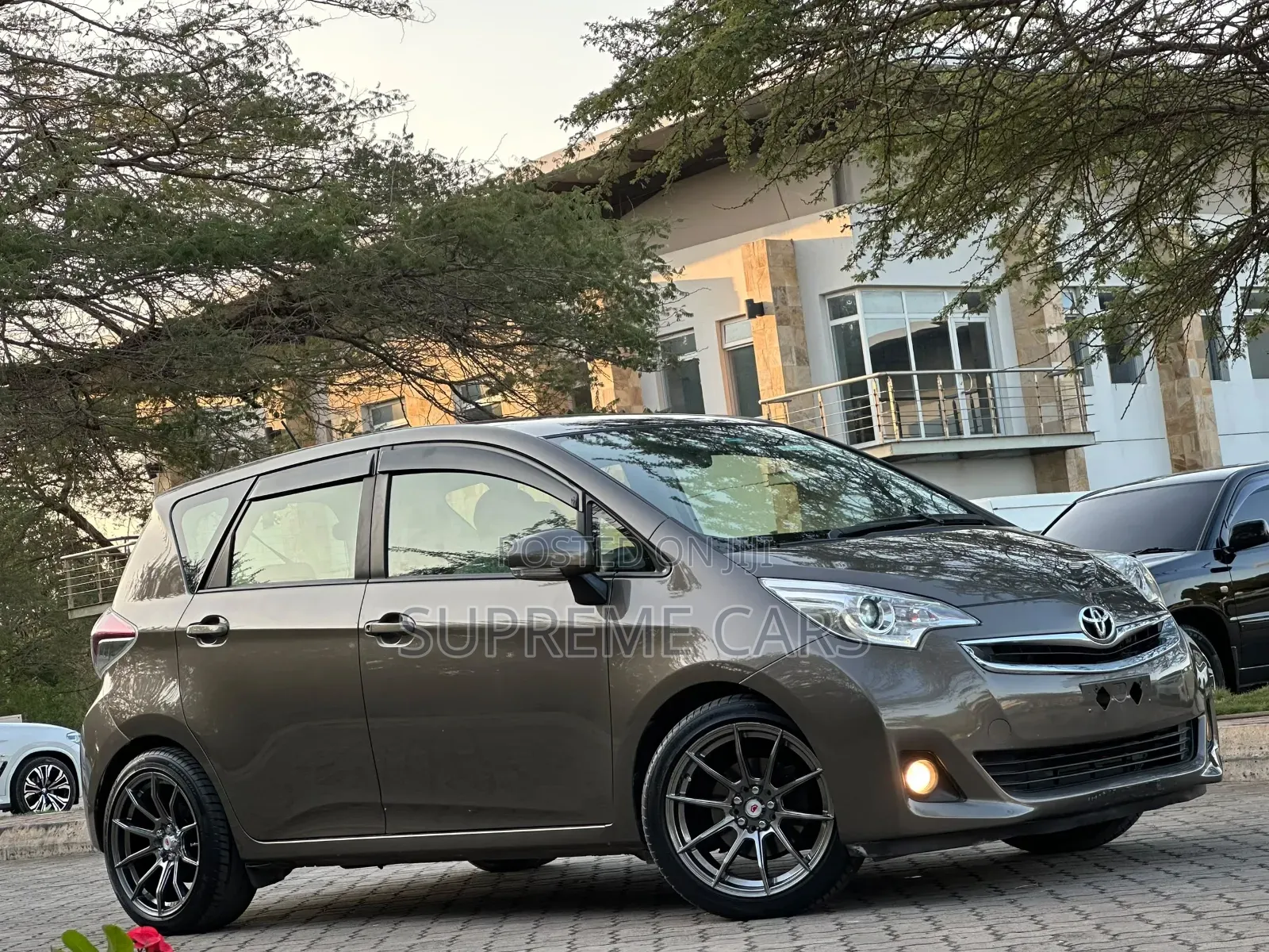 Toyota Ractis 2015 Gray