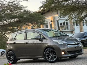 Toyota Ractis 2015 Gray