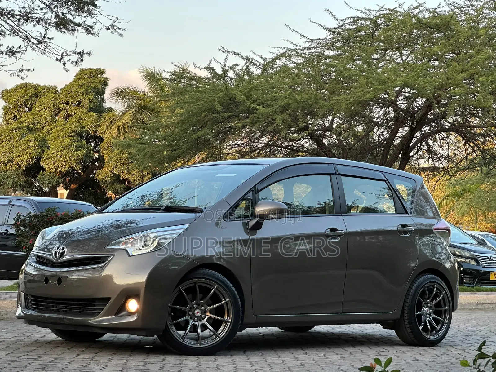 Toyota Ractis 2015 Gray
