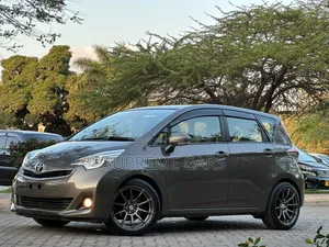 Toyota Ractis 2015 Gray