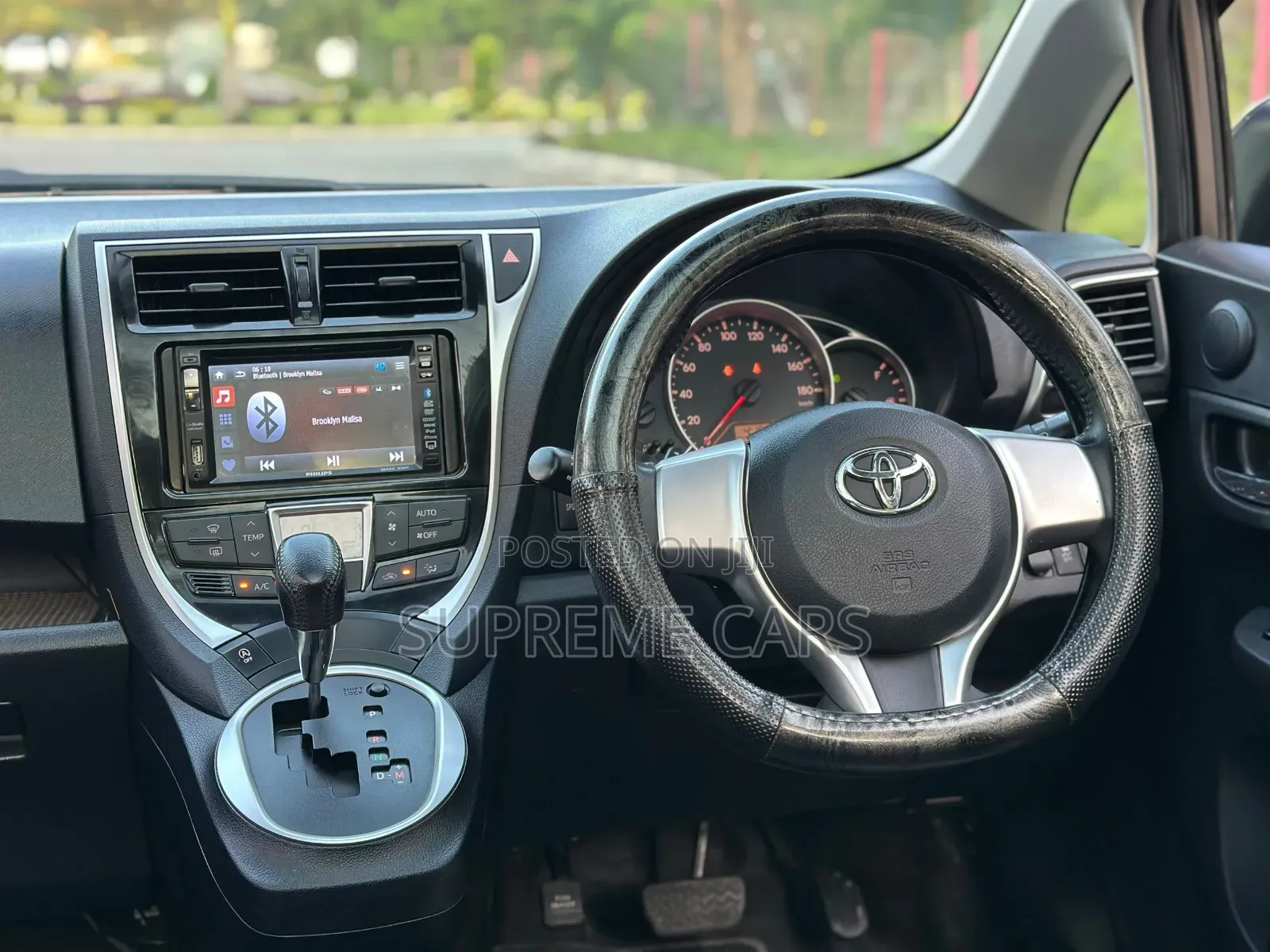 Toyota Ractis 2015 Gray