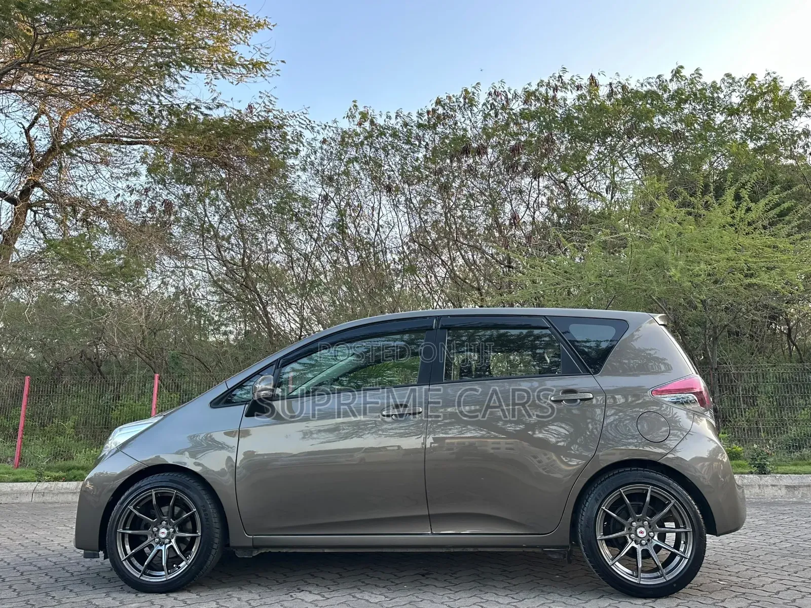 Toyota Ractis 2015 Gray