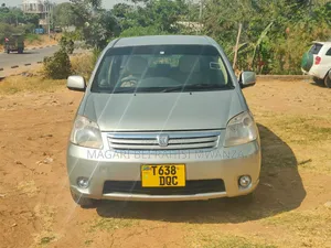 Toyota Raum 2004 Silver