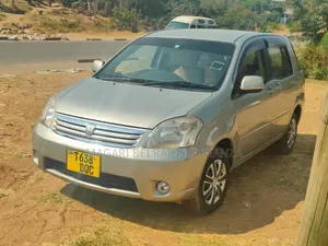 Toyota Raum 2004 Silver