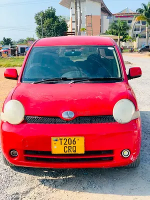 Toyota Sienta 2005 Red