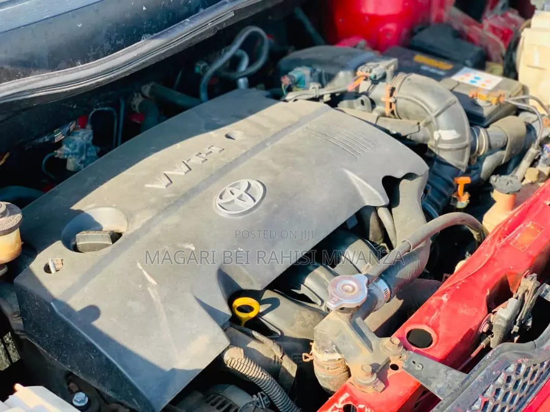 Toyota Sienta 2005 Red