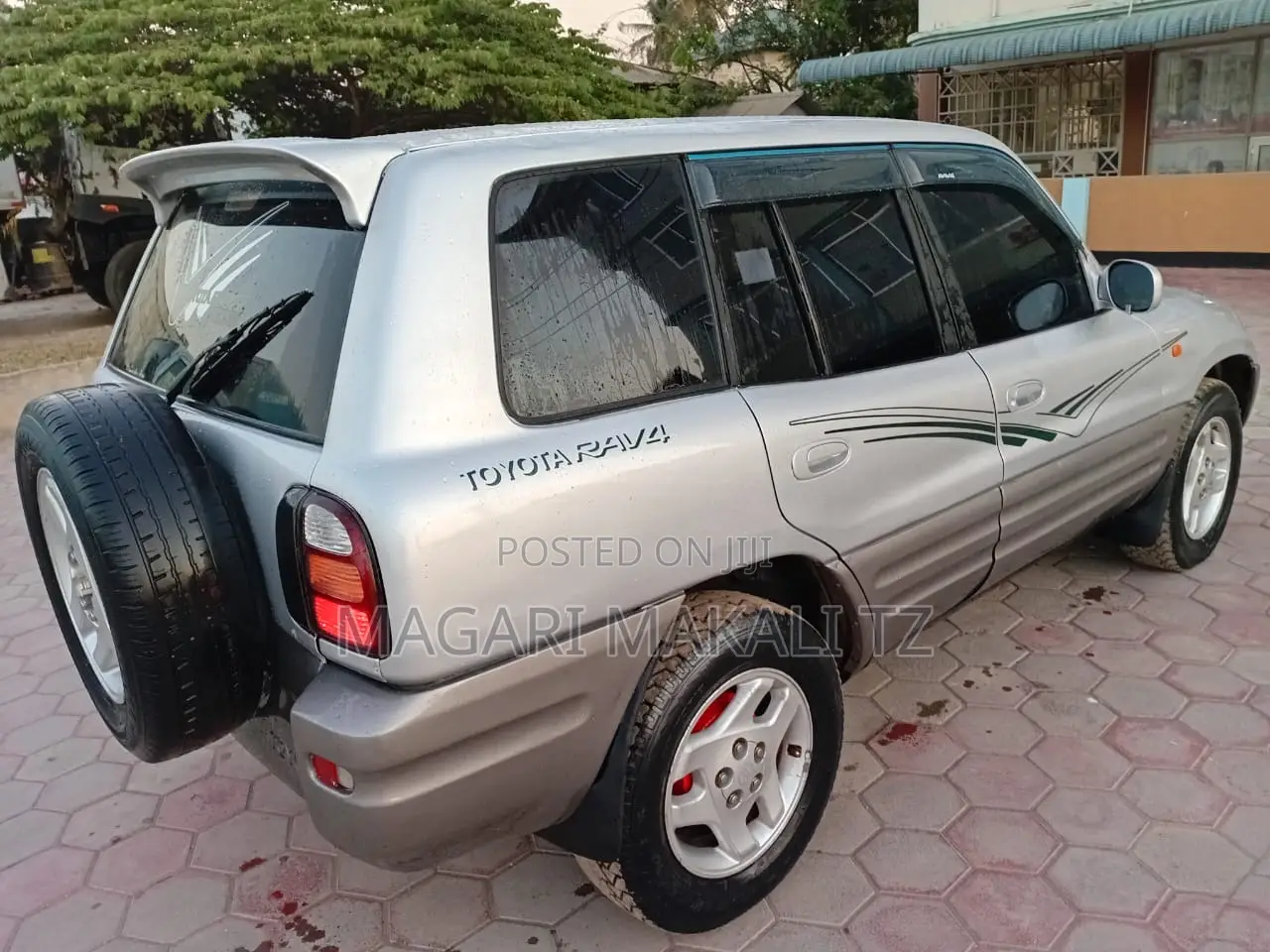 Toyota RAV4 Base FWD 2001 Silver
