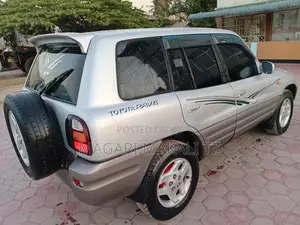 Toyota RAV4 Base FWD 2001 Silver