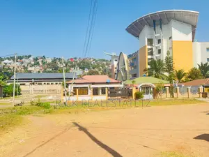 Kiwanja Kinauzwa Pembeni Ya Rock City Mall