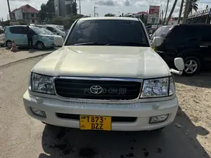 Toyota Land Cruiser HDJ 100 2002 White
