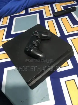 Playstation 4 Slim