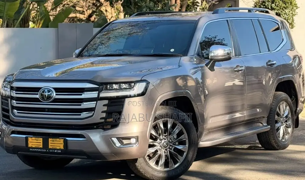 Toyota Land Cruiser LC300 2024