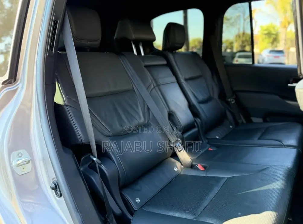 Toyota Land Cruiser LC300 2024