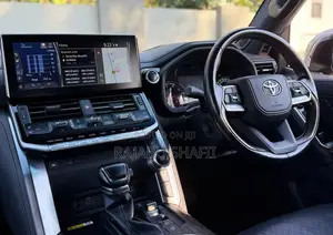 Toyota Land Cruiser LC300 2024