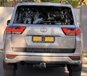Toyota Land Cruiser LC300 2024