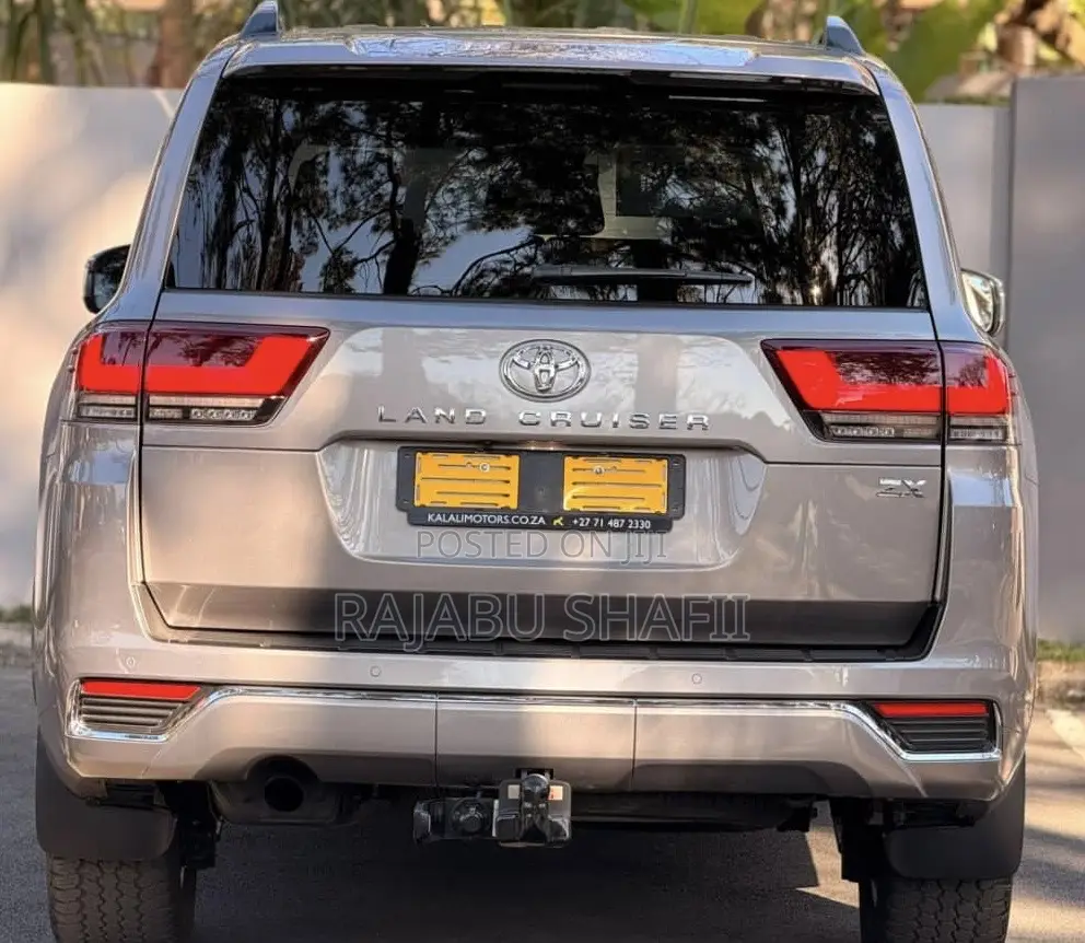 Toyota Land Cruiser LC300 2024