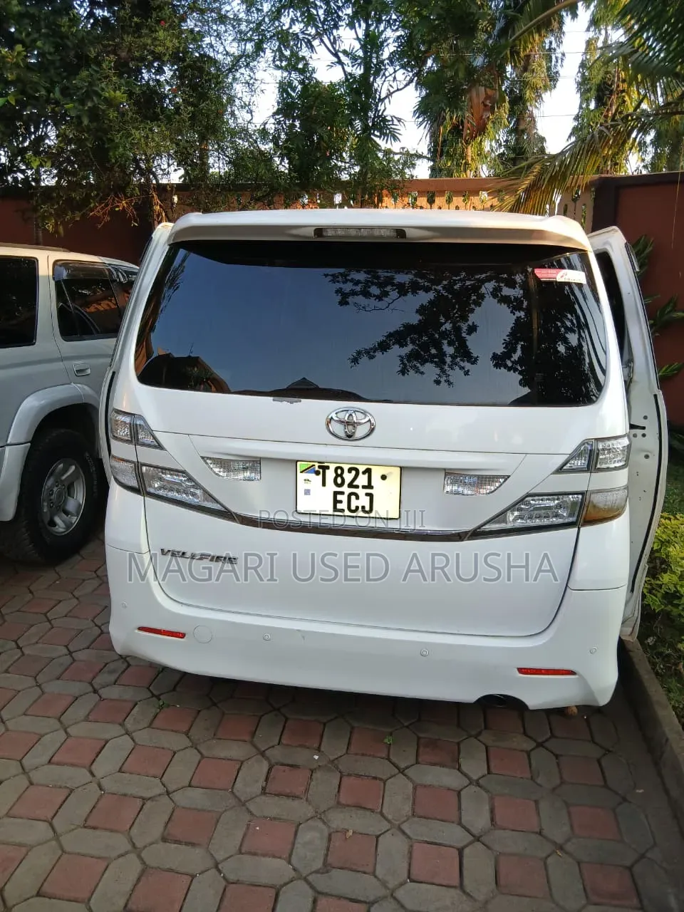 Toyota Vellfire 2011 White