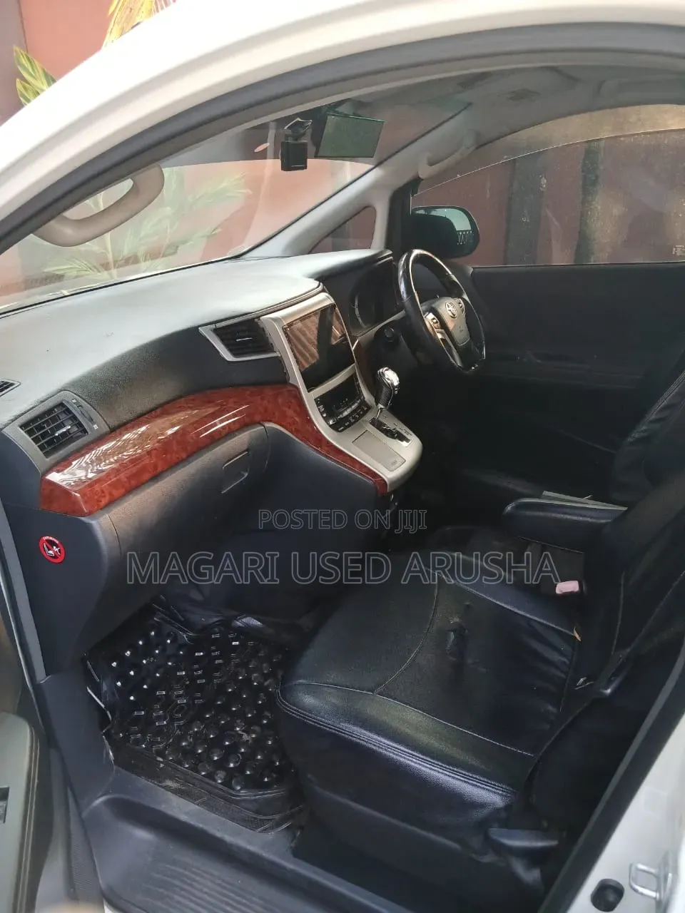 Toyota Vellfire 2011 White