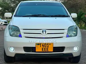 Toyota IST 2005 White