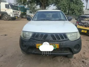 Mitsubishi L200 2009 White