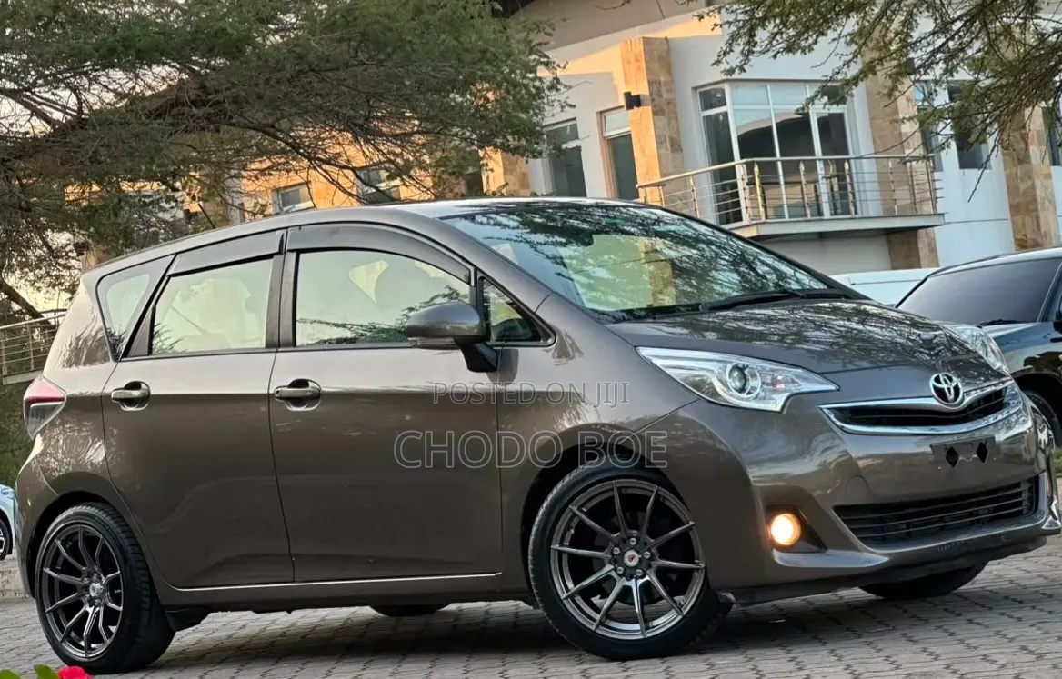 Toyota Ractis 2015 Gray
