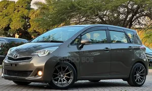 Toyota Ractis 2015 Gray
