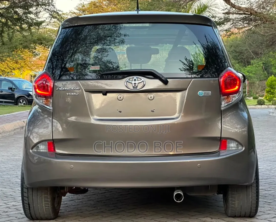 Toyota Ractis 2015 Gray
