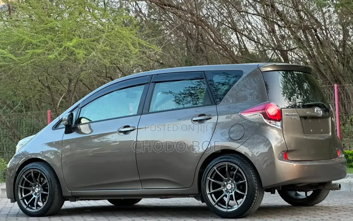 Toyota Ractis 2015 Gray