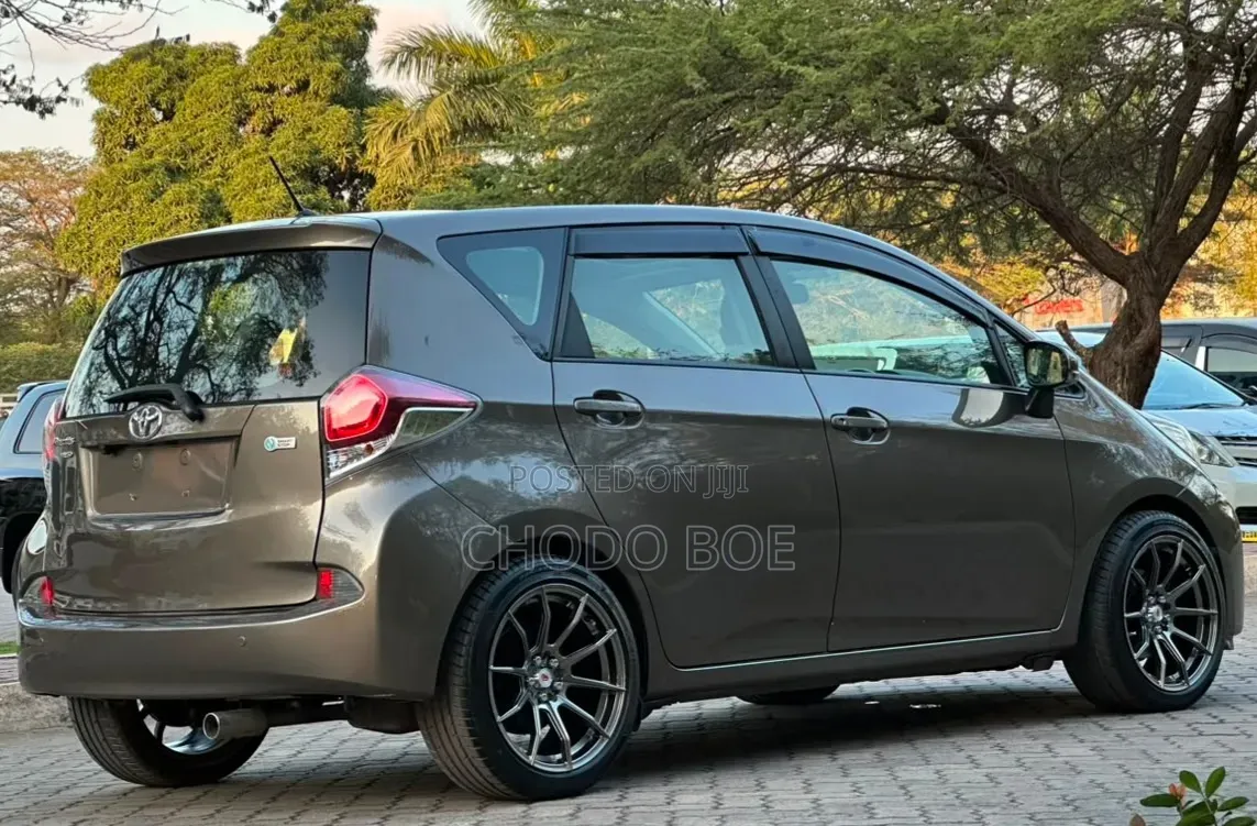 Toyota Ractis 2015 Gray
