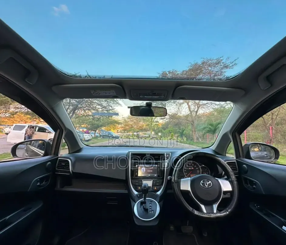 Toyota Ractis 2015 Gray