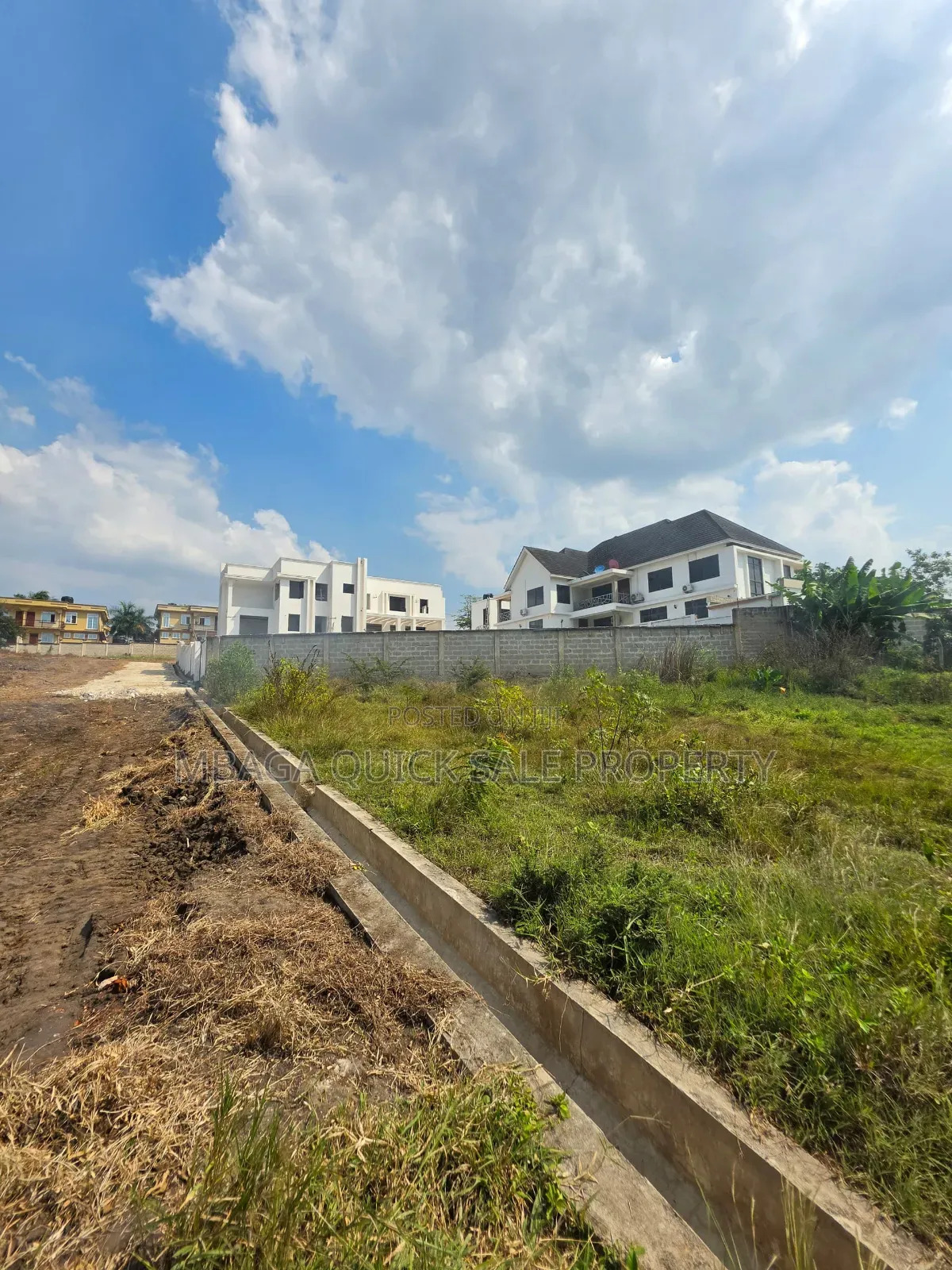 Plot Area SQM 950 for Sale TSH 120,000,000ml Located in Madale Kontena