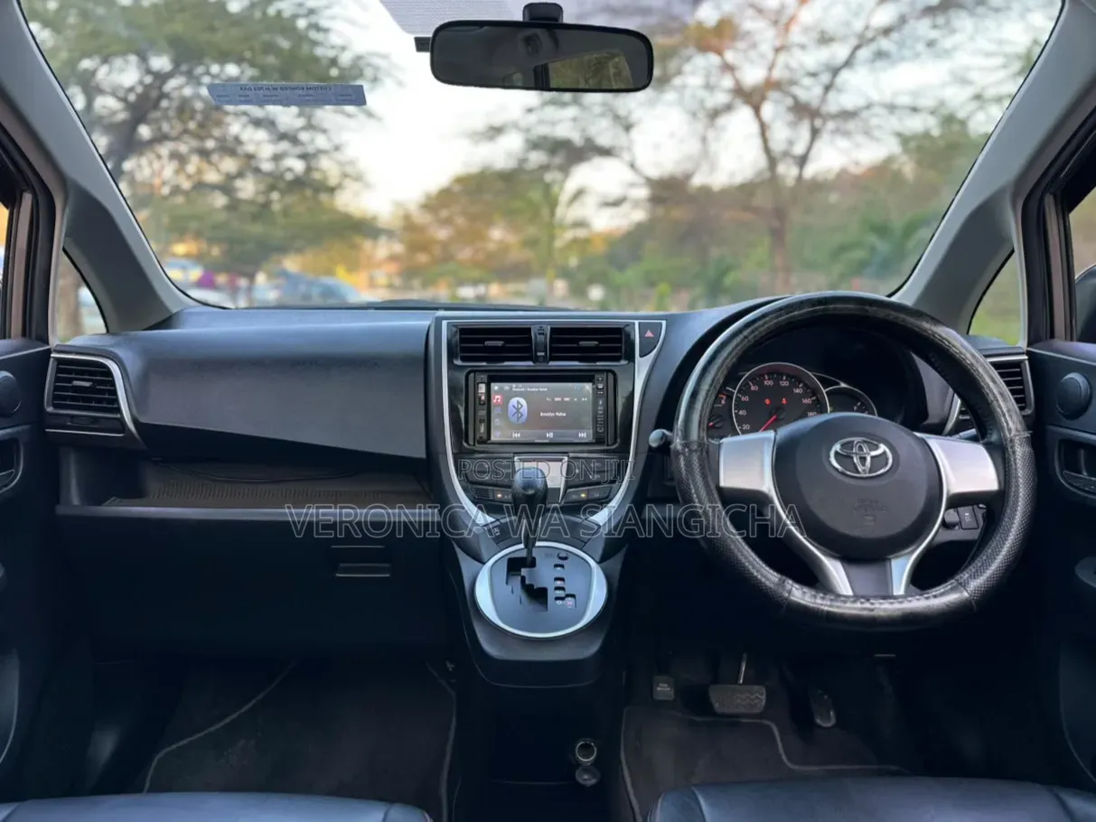 Toyota Ractis 2015 Gray