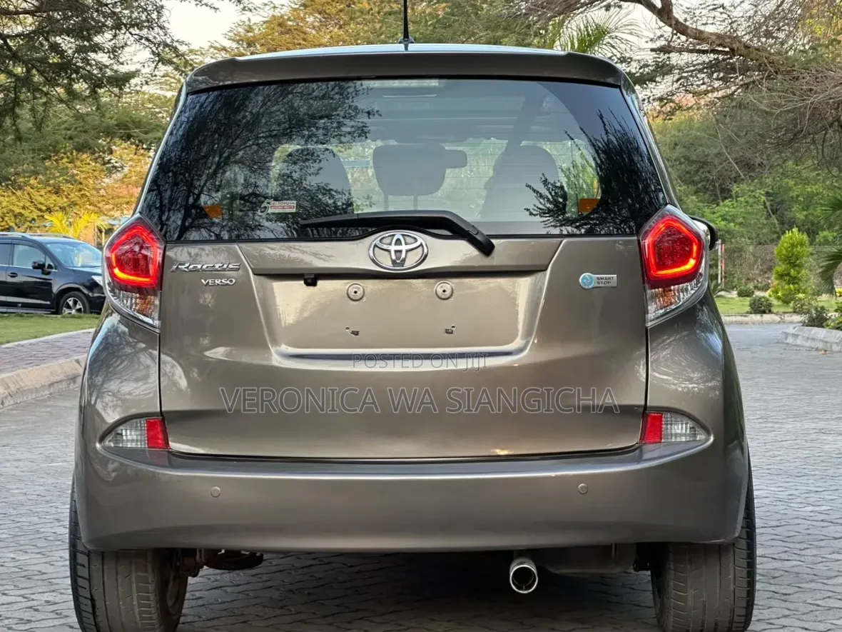 Toyota Ractis 2015 Gray