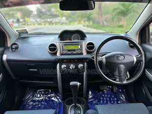 Toyota IST 2006
