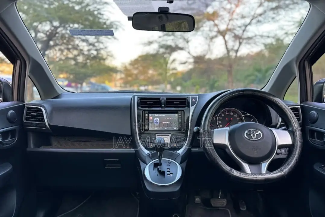 Toyota Ractis 2011 Gray