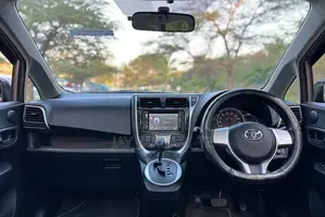 Toyota Ractis 2011 Gray