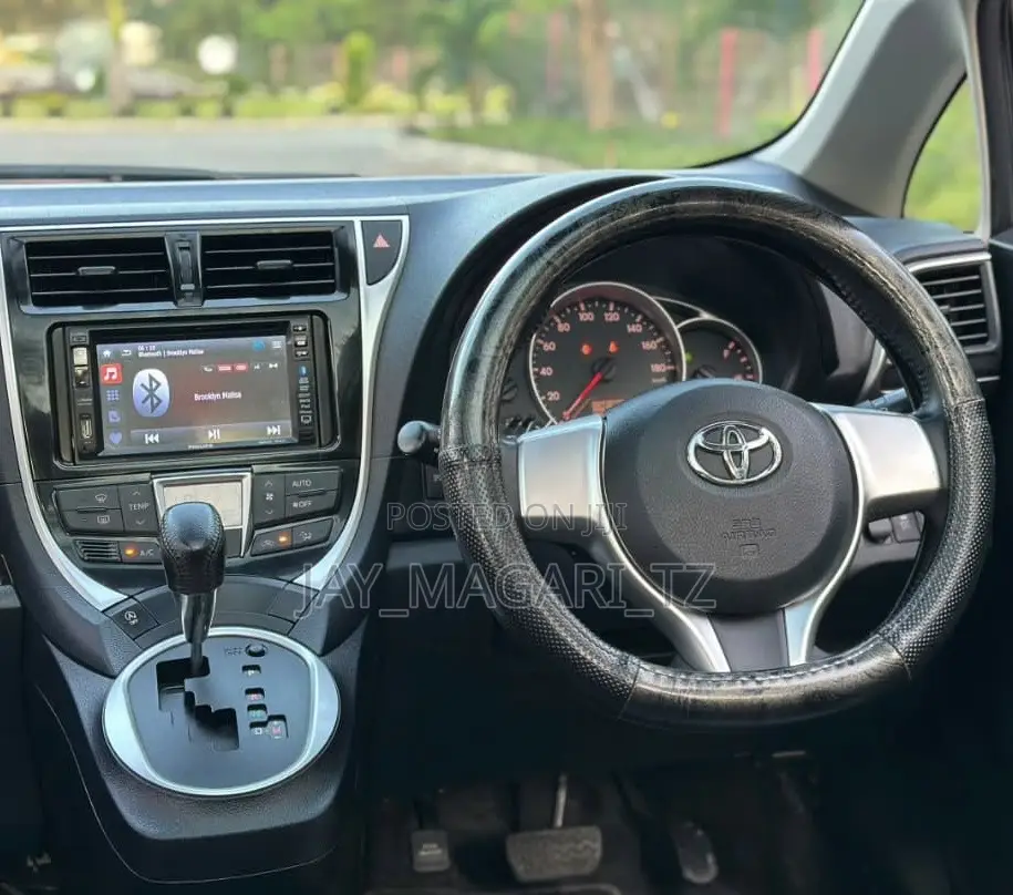 Toyota Ractis 2011 Gray