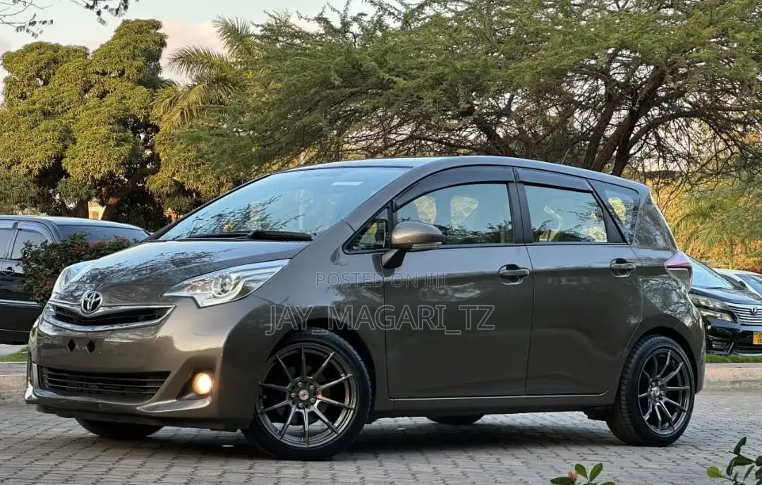 Toyota Ractis 2011 Gray