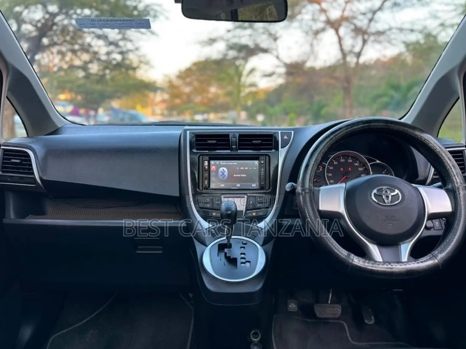 Toyota Ractis 2015 Gray