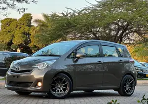 Toyota Ractis 2015 Gray