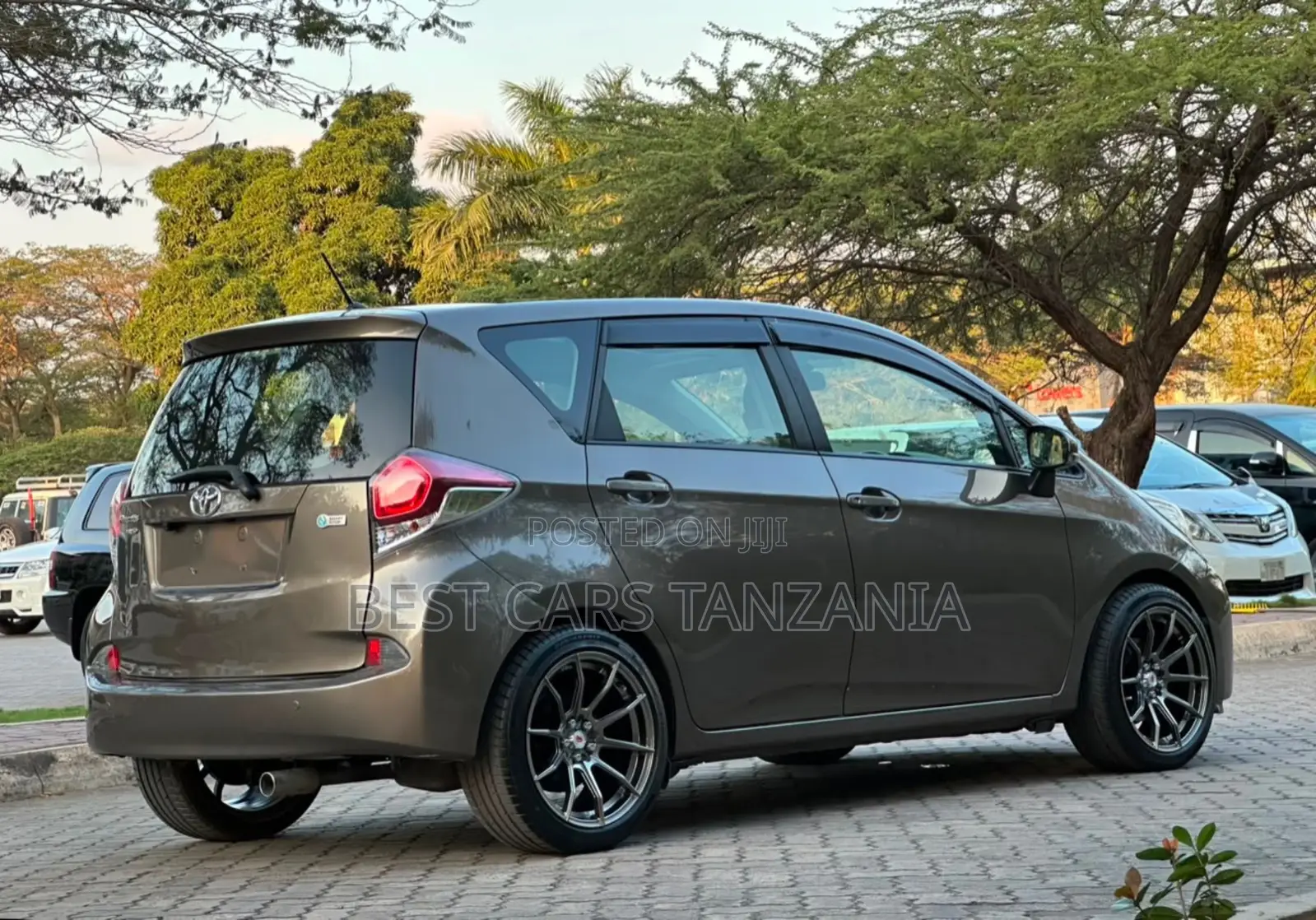 Toyota Ractis 2015 Gray
