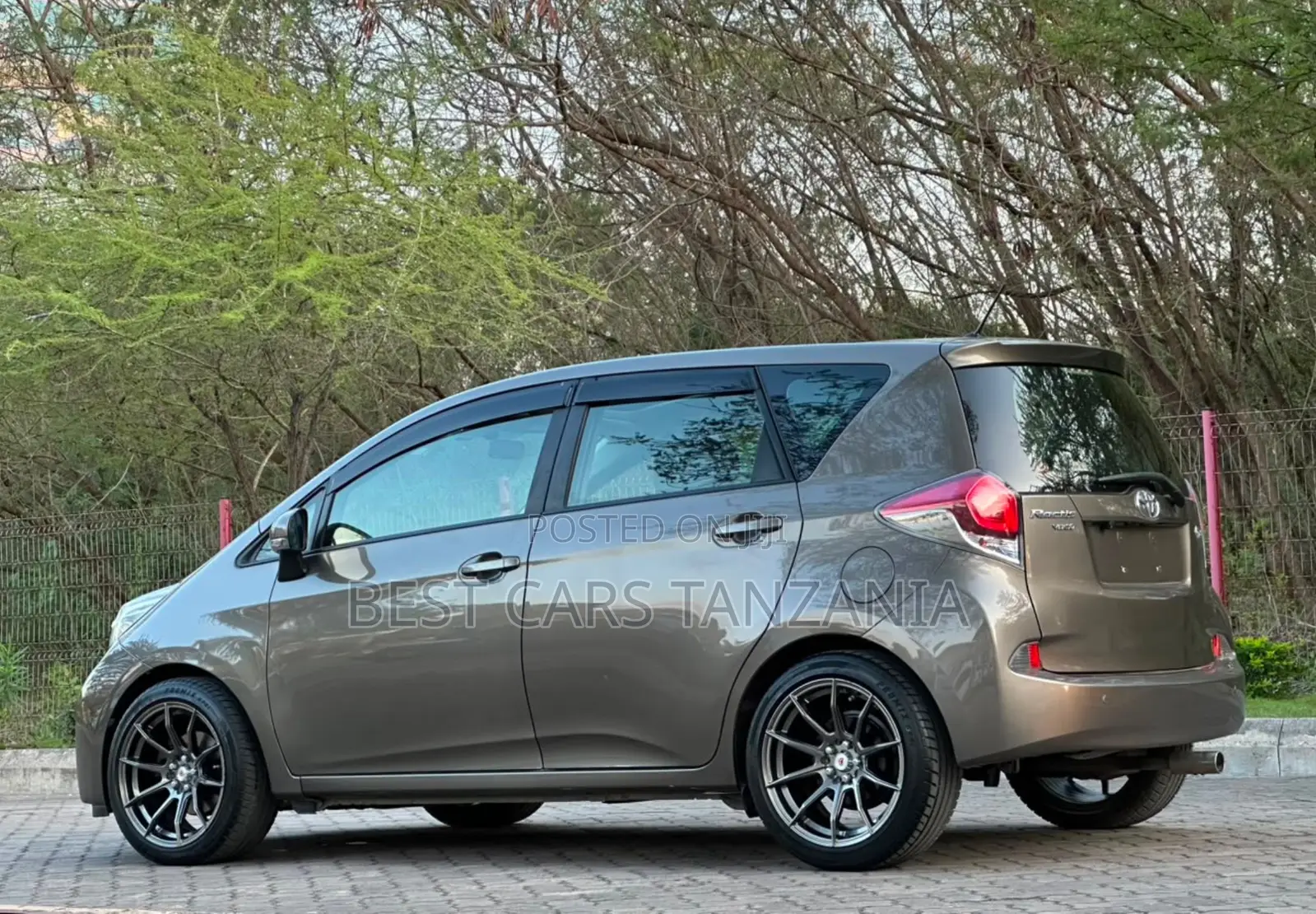 Toyota Ractis 2015 Gray
