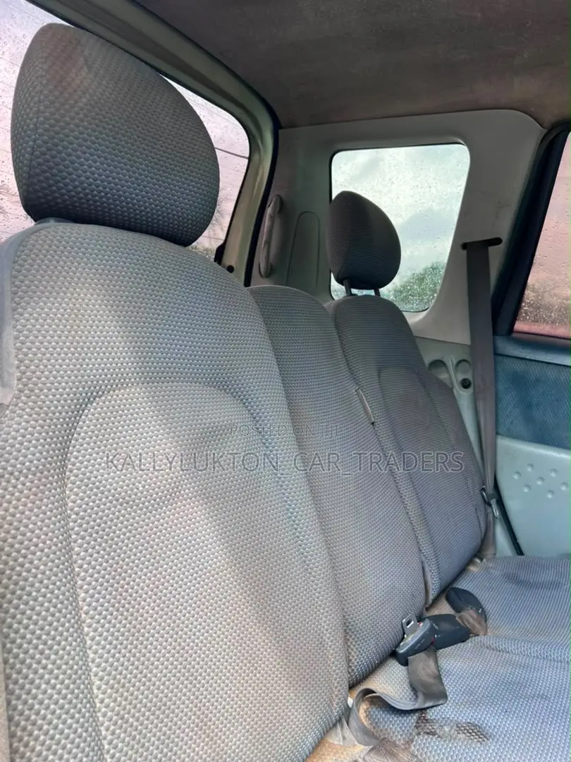 Toyota Fun Cargo 2004 Gold