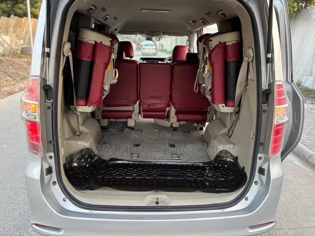 Toyota Noah 2008 Silver