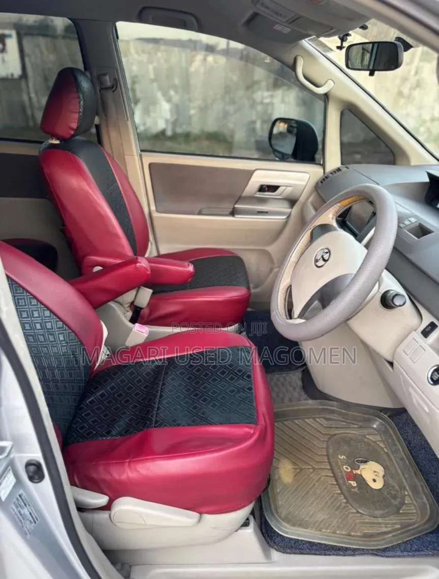 Toyota Noah 2008 Silver