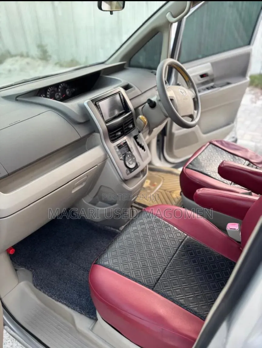 Toyota Noah 2008 Silver