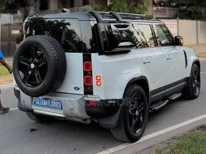 Land Rover Defender 2021 White