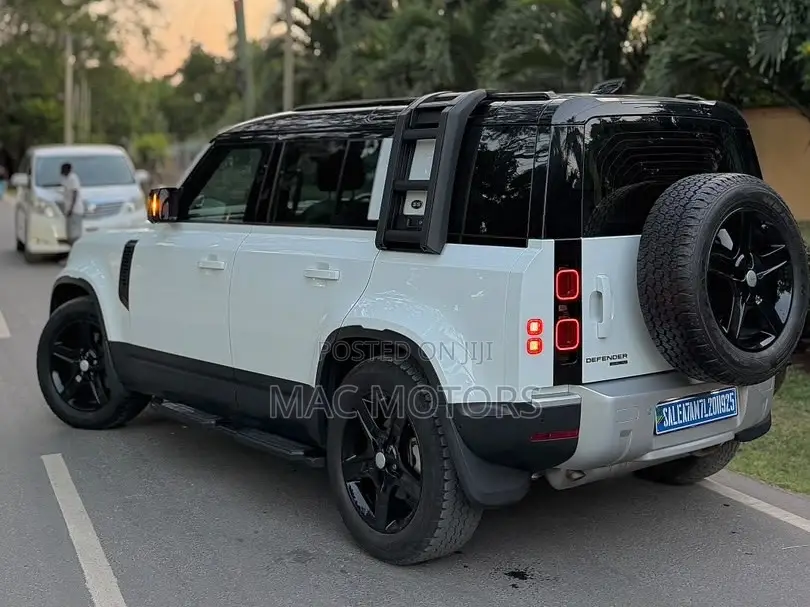 Land Rover Defender 2021 White