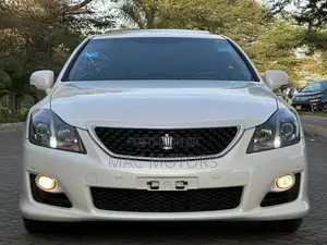 Toyota Crown 2009 White